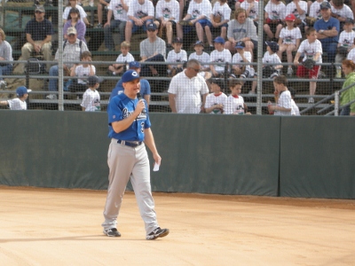 Bill Steckis talks to the crowd